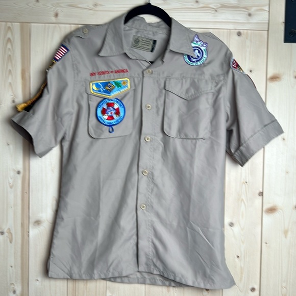 Boy Scout Tan Button Down‎ Short Sleeve Uniform Shirt w/Patches Size Large - Picture 1 of 12